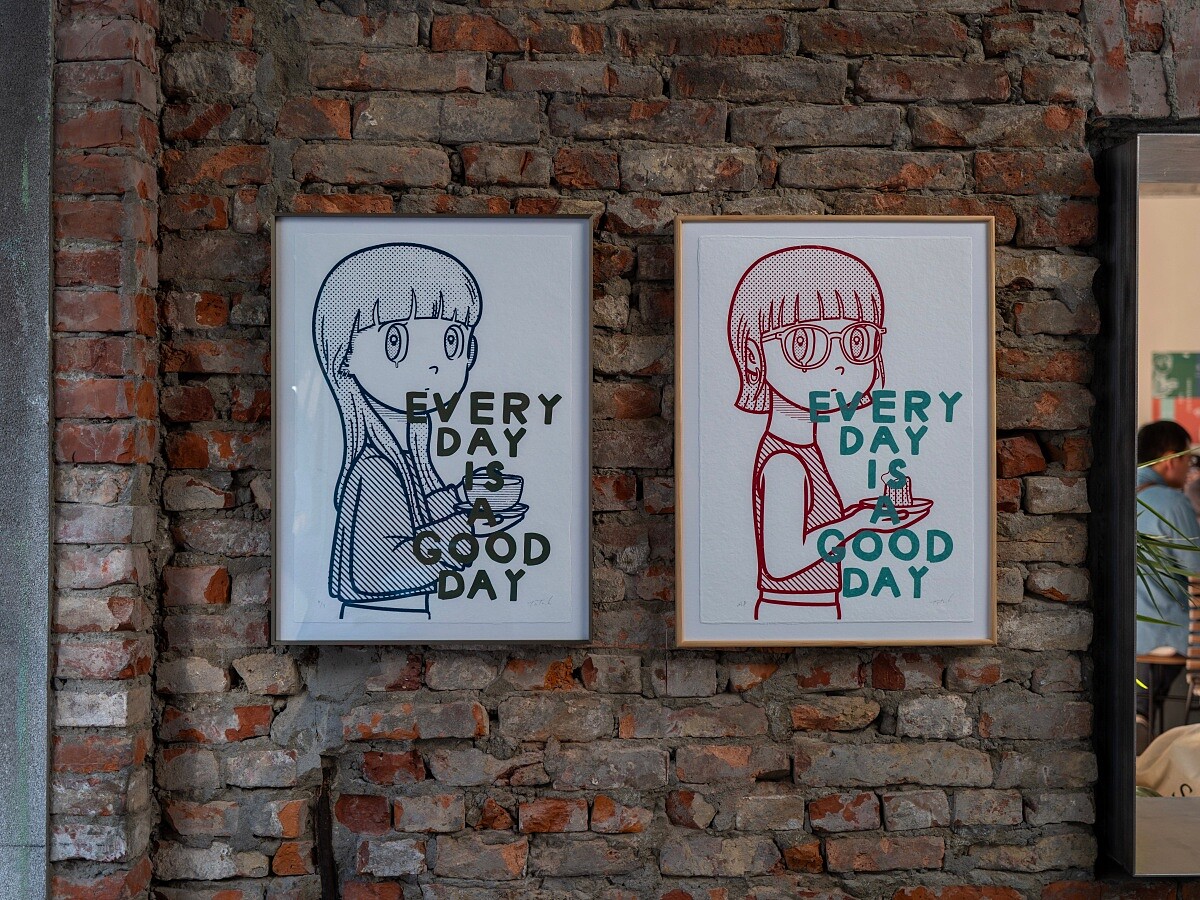 橋爪悠也作品常被歸類於超扁平語系。