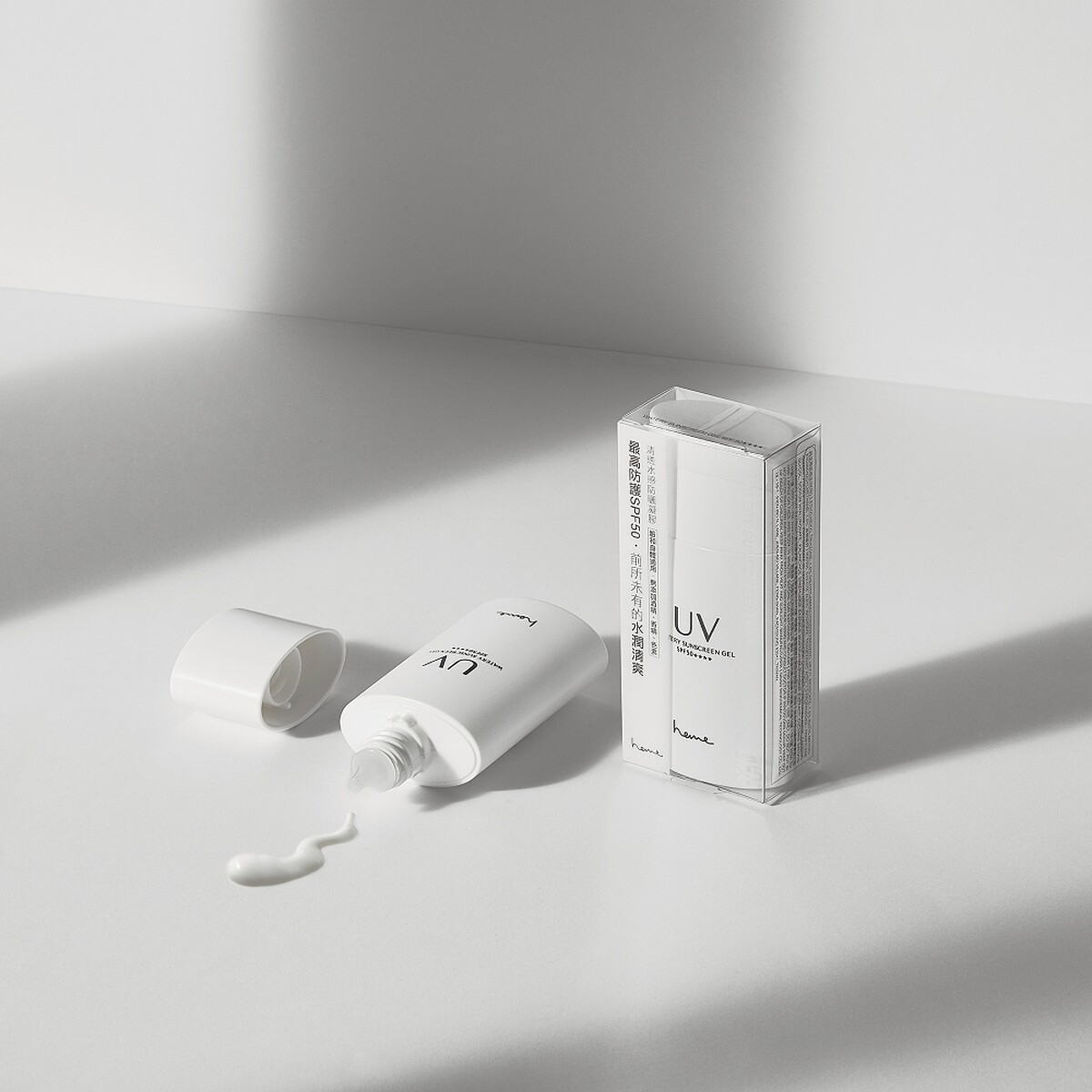 heme清透水感防曬凝膠。