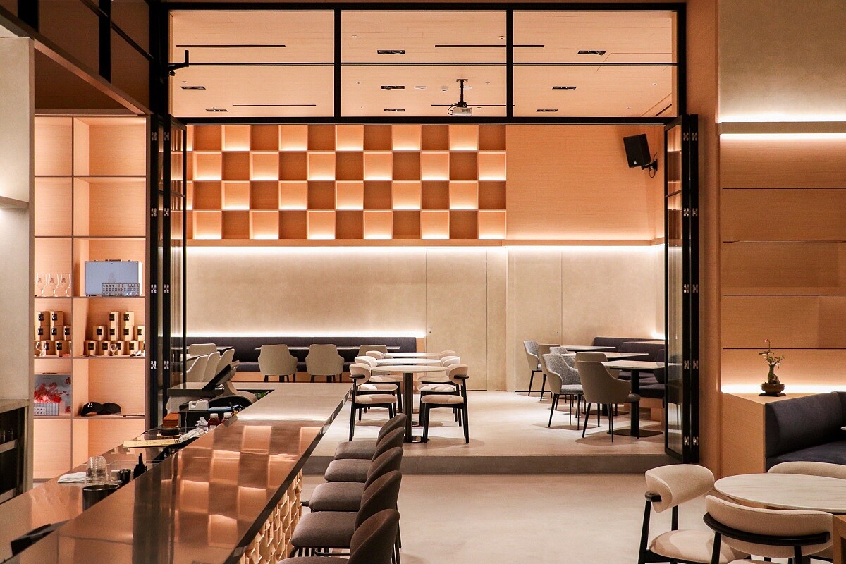 設有包廂空間，是臺南少見可容納 50～65 人的設計。