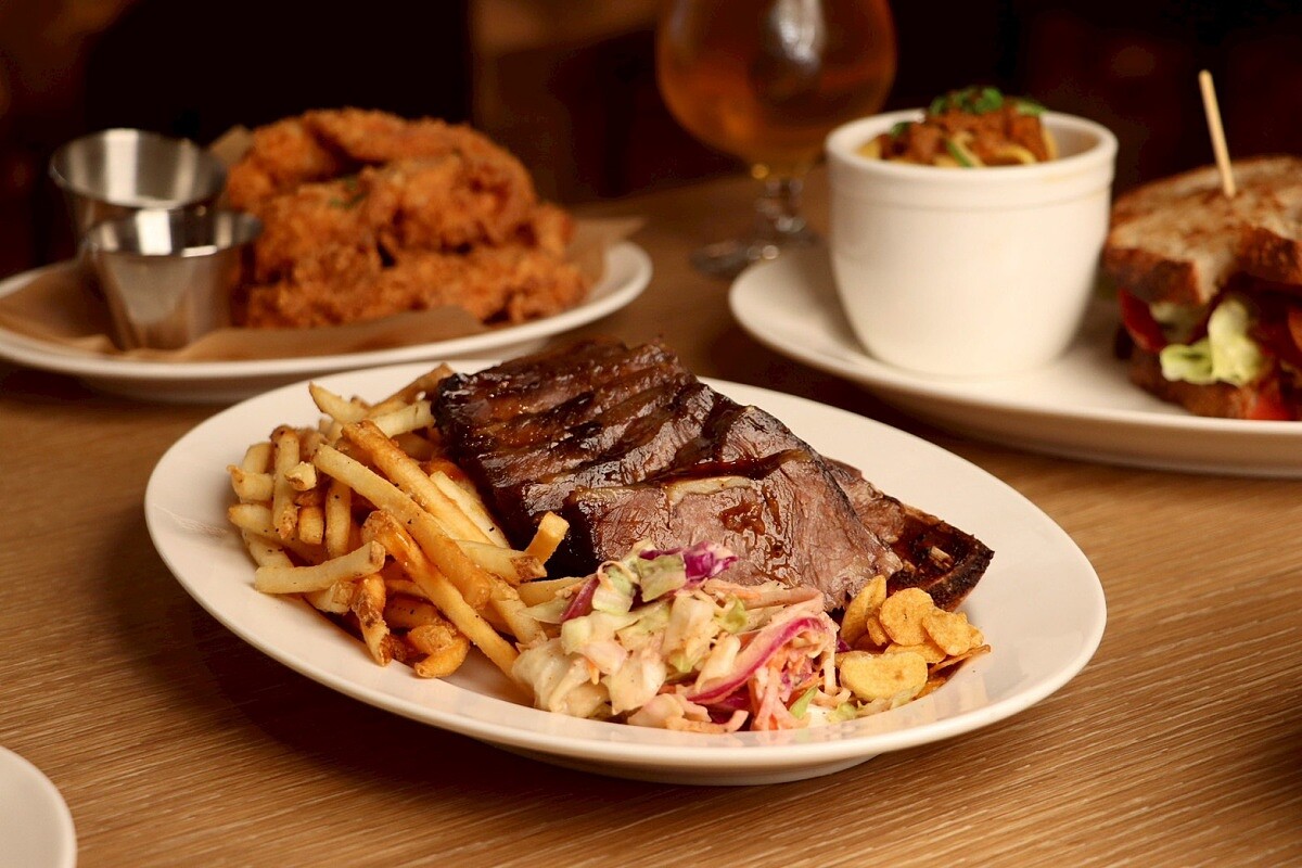 首推「慢燉帶骨牛」，來自臺虎共同創辦人 Chris 的獨門配方。