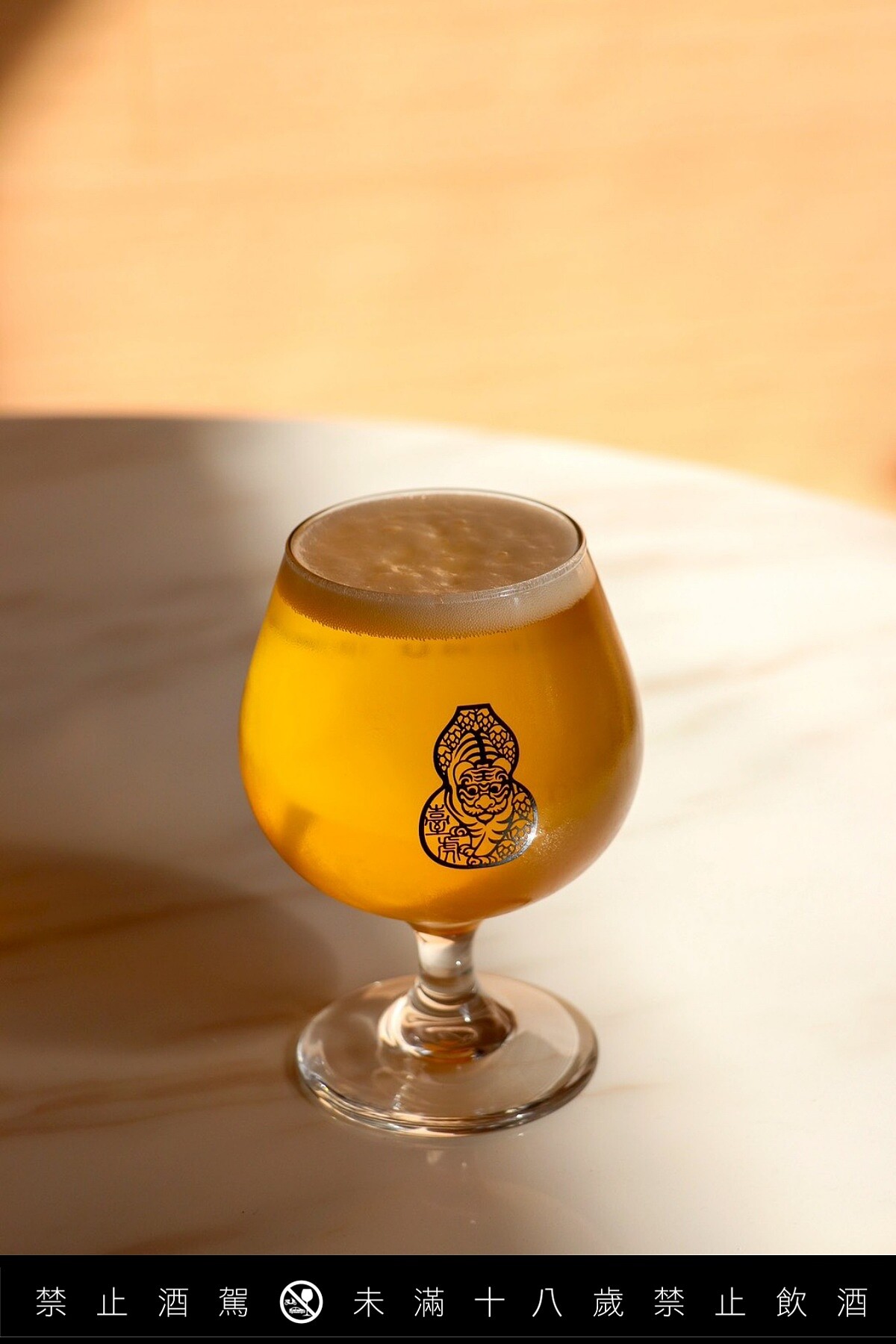 除了啤酒還有汲飲調酒可供選擇。