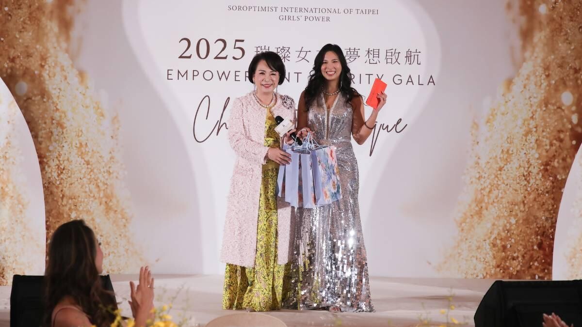 由左至右:國際蘭馨交流協會中華民國總會總監施秉慧、 台北市女力國際蘭馨交流協會會長馮有薇。