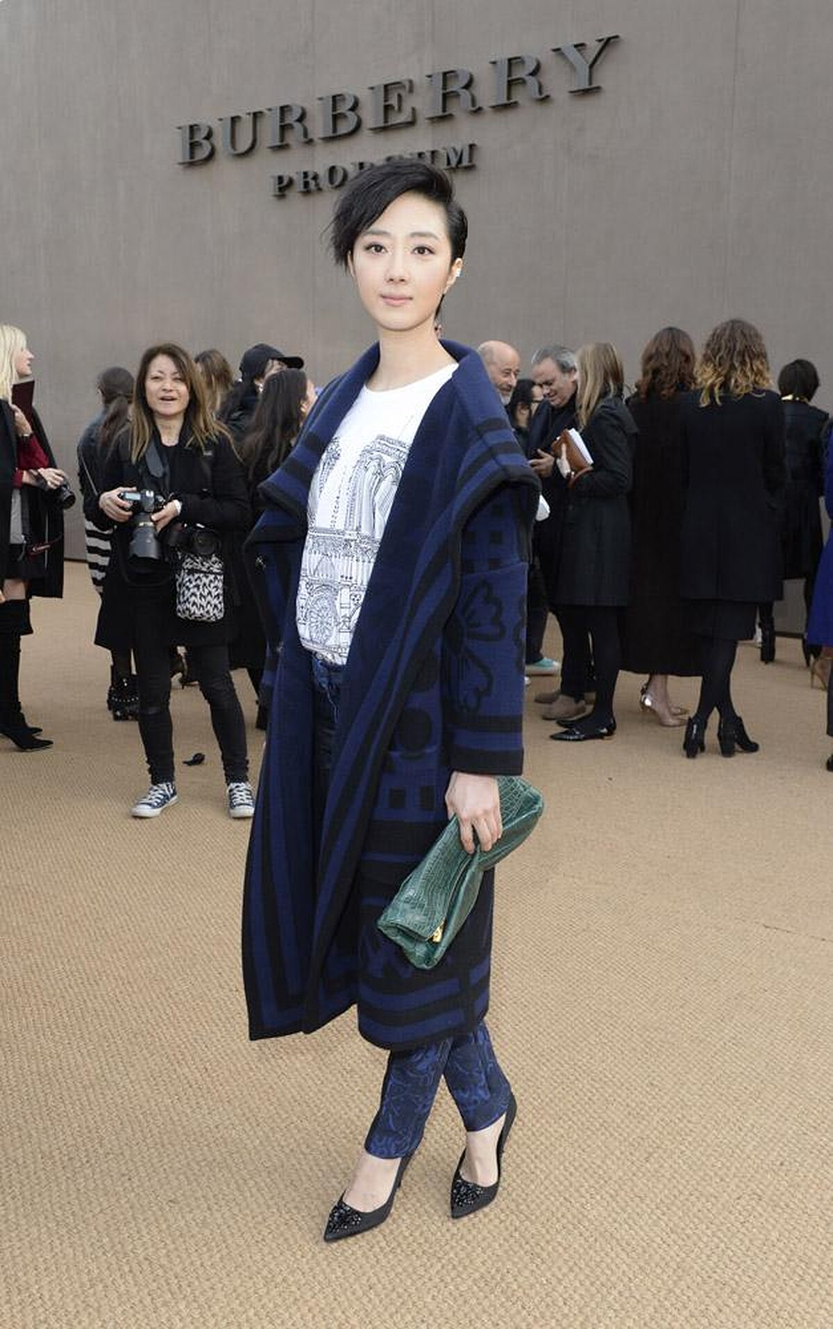 桂綸鎂 wearing Burberry