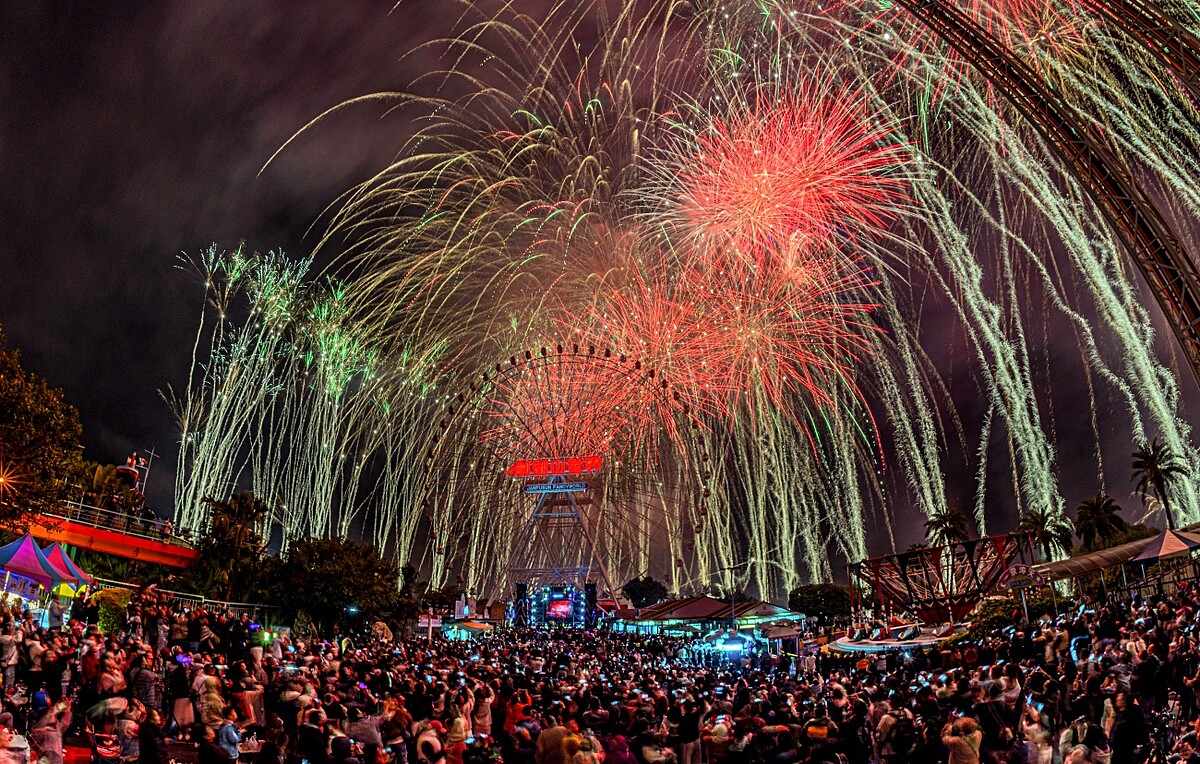 劍湖山跨年炫彩摩天輪雷射燈光煙火秀