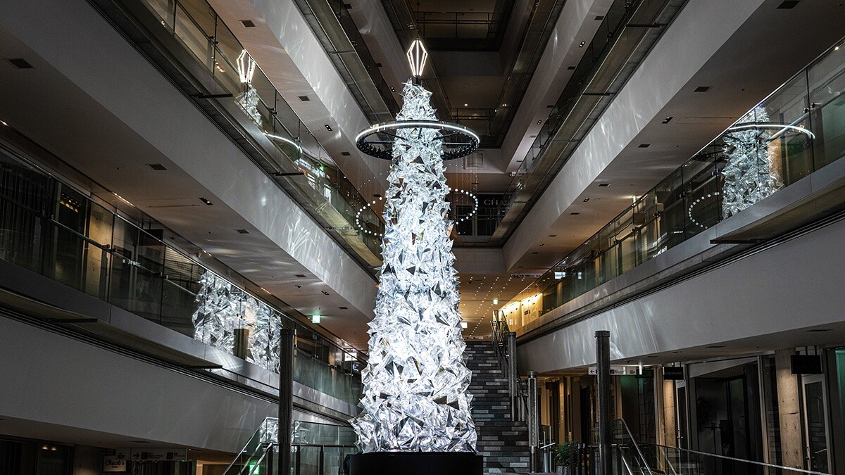 2025東京必拍7座特色聖誕樹盤點：台灣團隊純白羽毛樹、夢幻稜鏡一次看