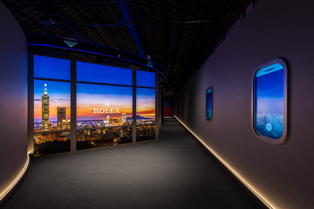 勞力士 GMT-Master「穿越時區」展覽天際線展區以台北夜景為視覺主題，呼應 GMT-Master 兩地時間的設計概念。