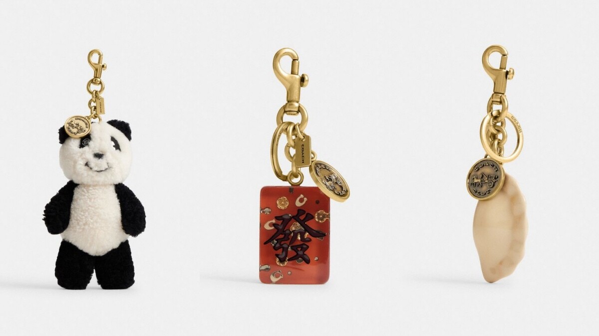 COACH CLOT 凝凝熊貓造型掛飾 NT.6,800、COACH CLOT 麻將造型掛飾NT.2,200、COACH CLOT 餃子造型掛飾 NT.3,200