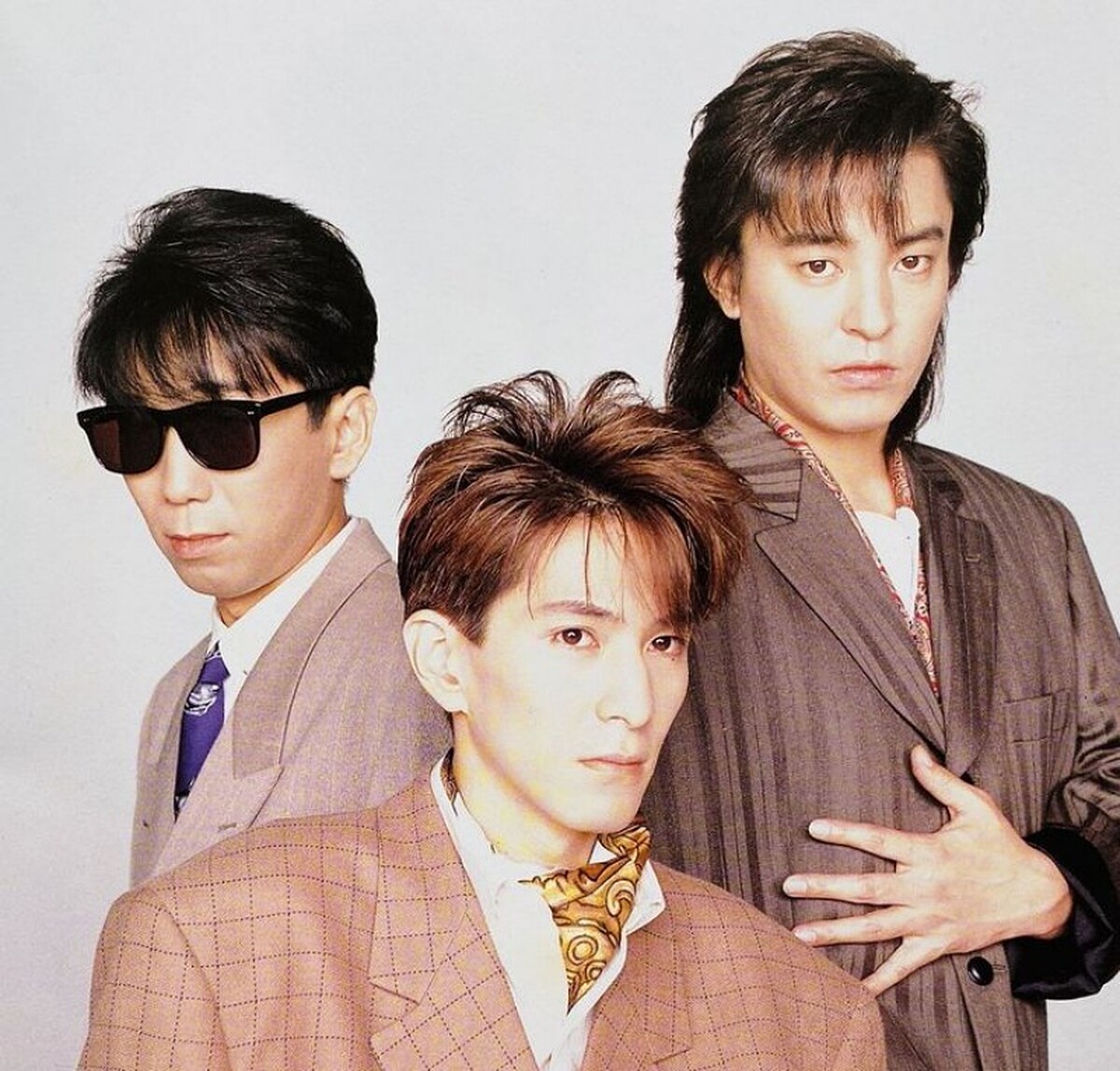 1984 年出道的日本電子音樂團體TM NETWORK ，小室哲哉作為團體的靈魂人物，奠定將電子合成器與流行樂結合的音樂風格，如知名動漫《城市獵人》主題曲〈Get Wild〉。