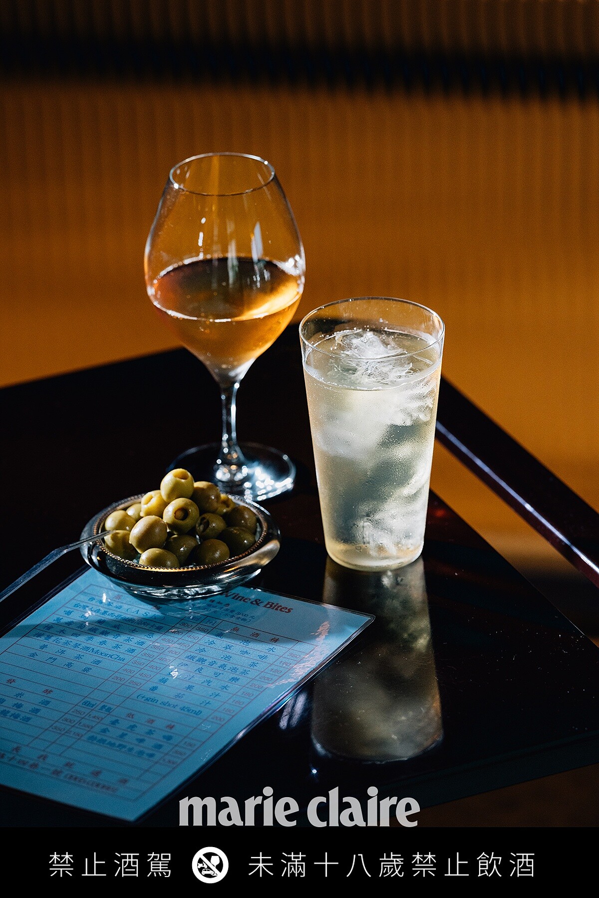 廟東精選臺灣當地的烈酒，像是琴酒、威士忌、茶酒等等，能做簡單的1+1調酒，舉凡 Highball、Gin Tonic 或是 Gin Soda 等等。