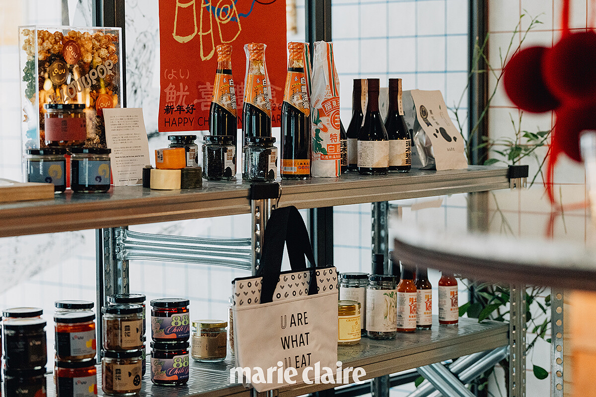 將「Neighbor」概念延伸，配合展覽主題展出選物，本次精挑細選的在地醬油品牌，以及新品「醬味爆米花」，也能在這裡買到。