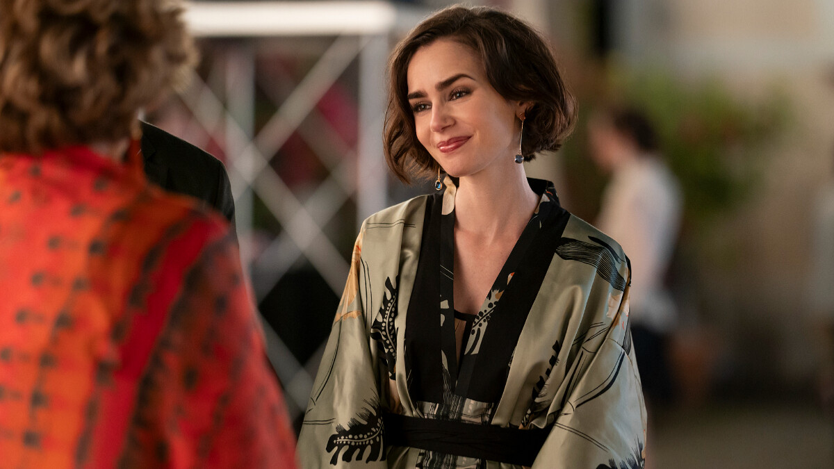 《艾蜜莉在巴黎5》來到羅馬一秒惹怒義大利人 見面親臉頰三下、穿著超高跟鞋去採松露？