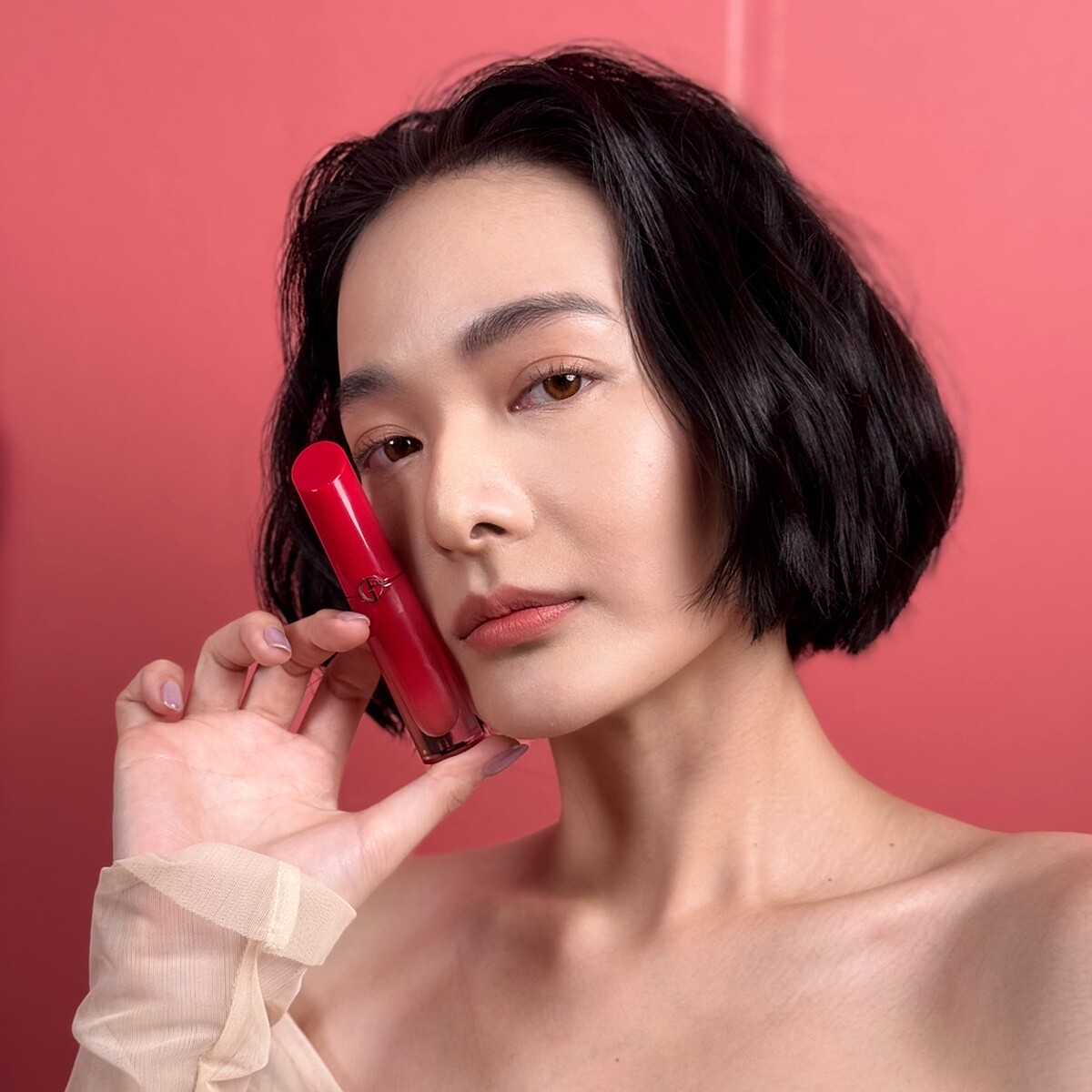 Armani Beauty亞曼尼奢華柔紗訂製唇露主打色#161模特兒實擦。