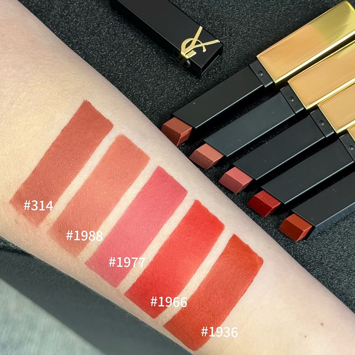 YSL「煙管唇膏」奢華煙管柔霧唇膏經典色號#1936、#1966、#1977、#1988、#314手部試色。