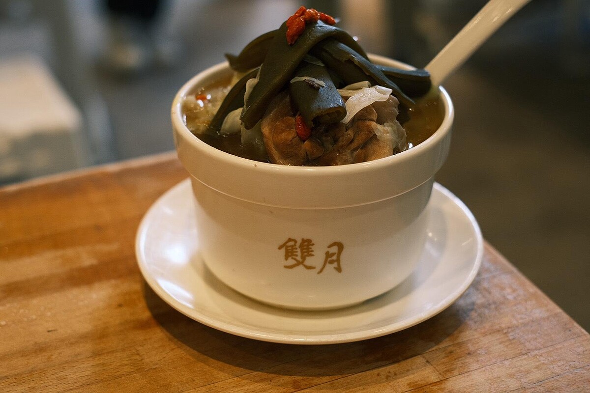 美麗佳人提醒您:喝酒不開車,飲酒過量有礙健康