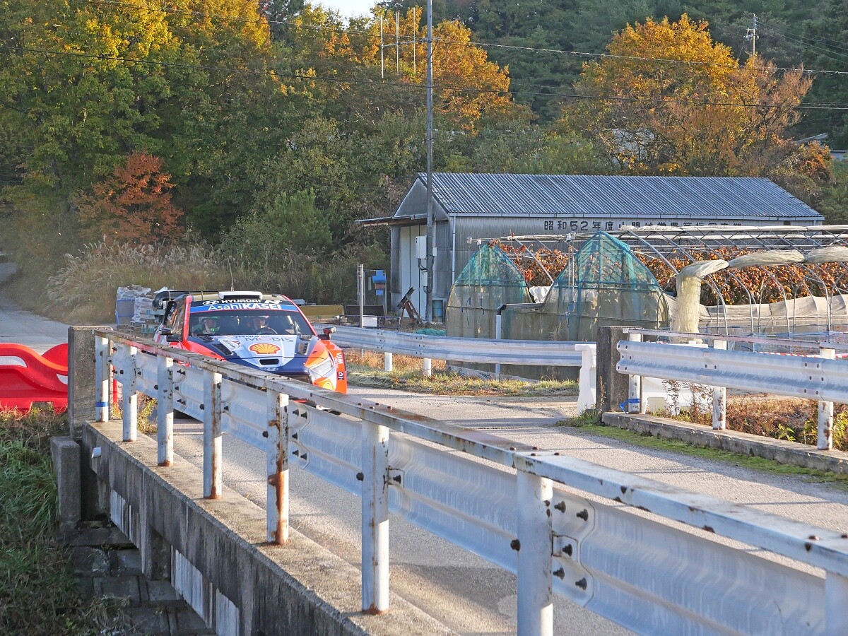 「設楽駒ヶ原」餐廳外就是賽道。