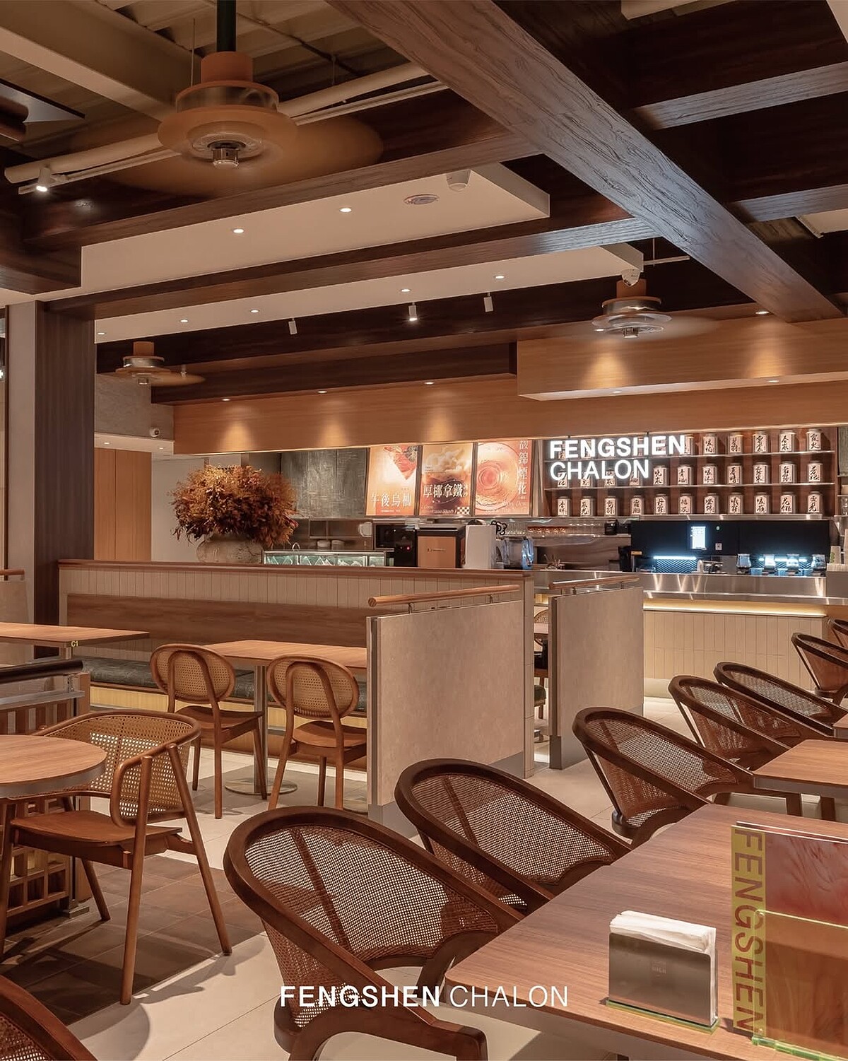 台中「豐生茶館」開到凌晨1點，目前店內規劃約 35 席座位，並接受線上預約（圖片來源／豐生茶館 IG）