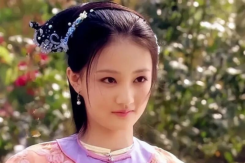 徐璐17歲飾演孫儷《後宮甄嬛傳》劇中的妹妹。