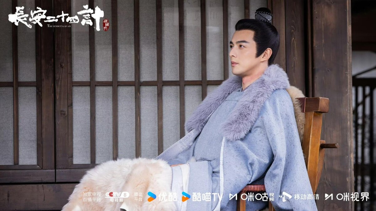 葉祖新劇中雖坐輪椅，扮相依然帥氣，飾演成毅的好友。