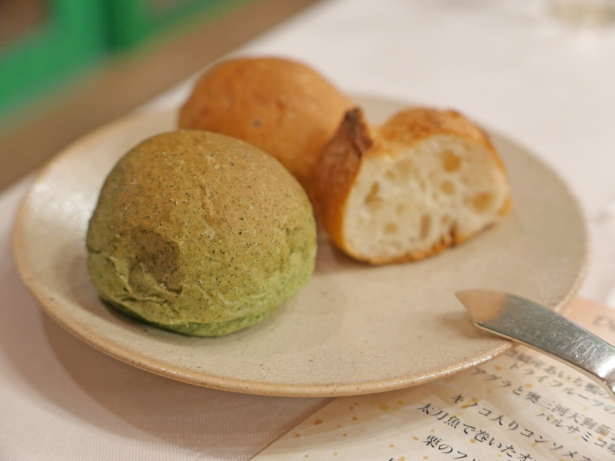 法式餐廳「楓」的晚餐就是使用麵包店「バーバラはうす」的產品。