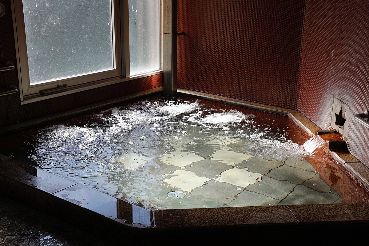 設有大浴場，除了提供住宿使用，也對外開放。