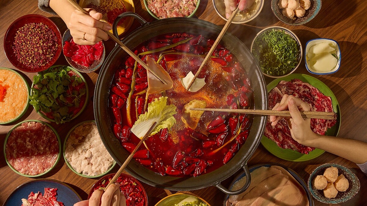 成都火鍋傳奇「馮校長老火鍋」1/3正式登臺！主打三輕三重哲學：復刻正統川味、招牌紅寶石鴨血、限量現切台灣牛必點推薦