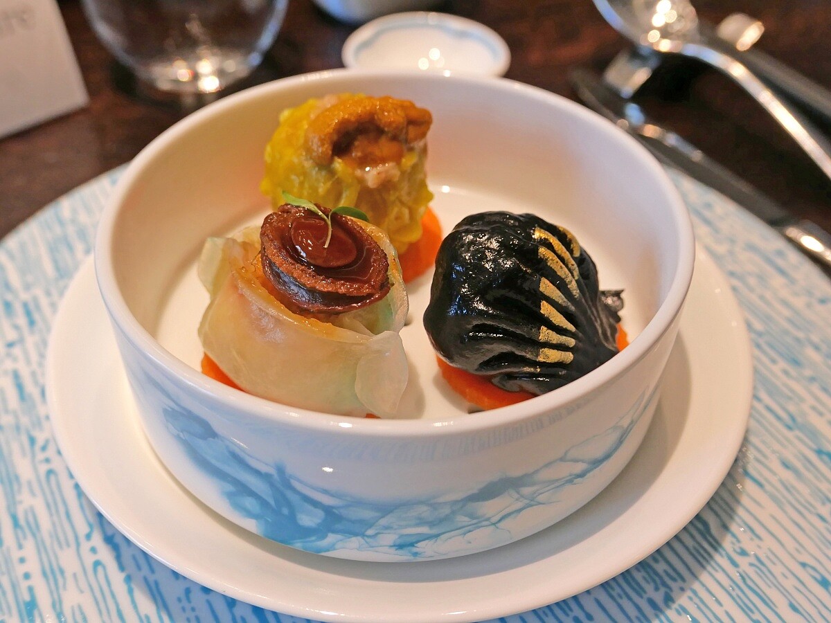 港點拼盤,融合彩鮮味美的鮑魚、海膽與蟹粉,展現主廚對食材的敏銳與拿捏。