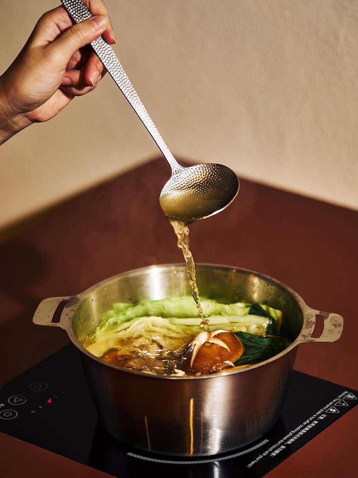 Fine Pot的火鍋湯頭是熬煮8小時雞湯（圖片來源／Fine Pot IG）