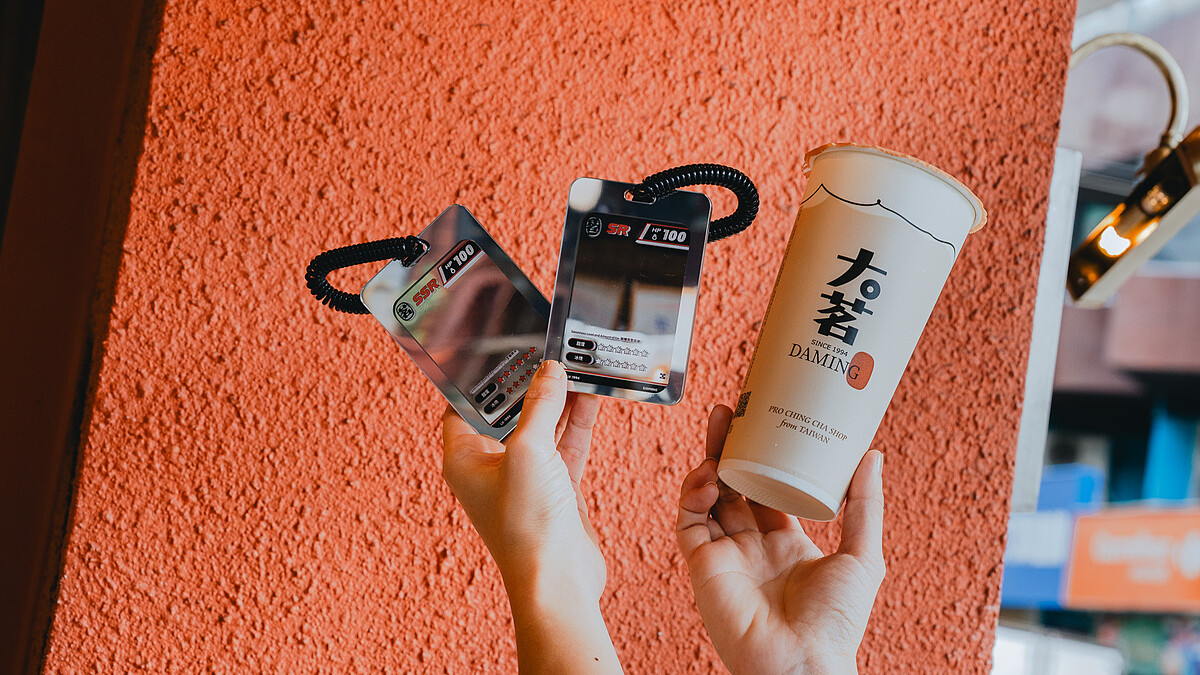 【Threads上紅什麼】追星族瘋搶大茗周邊！手搖飲「甜度冰塊」卡套、造型娃包太搶手