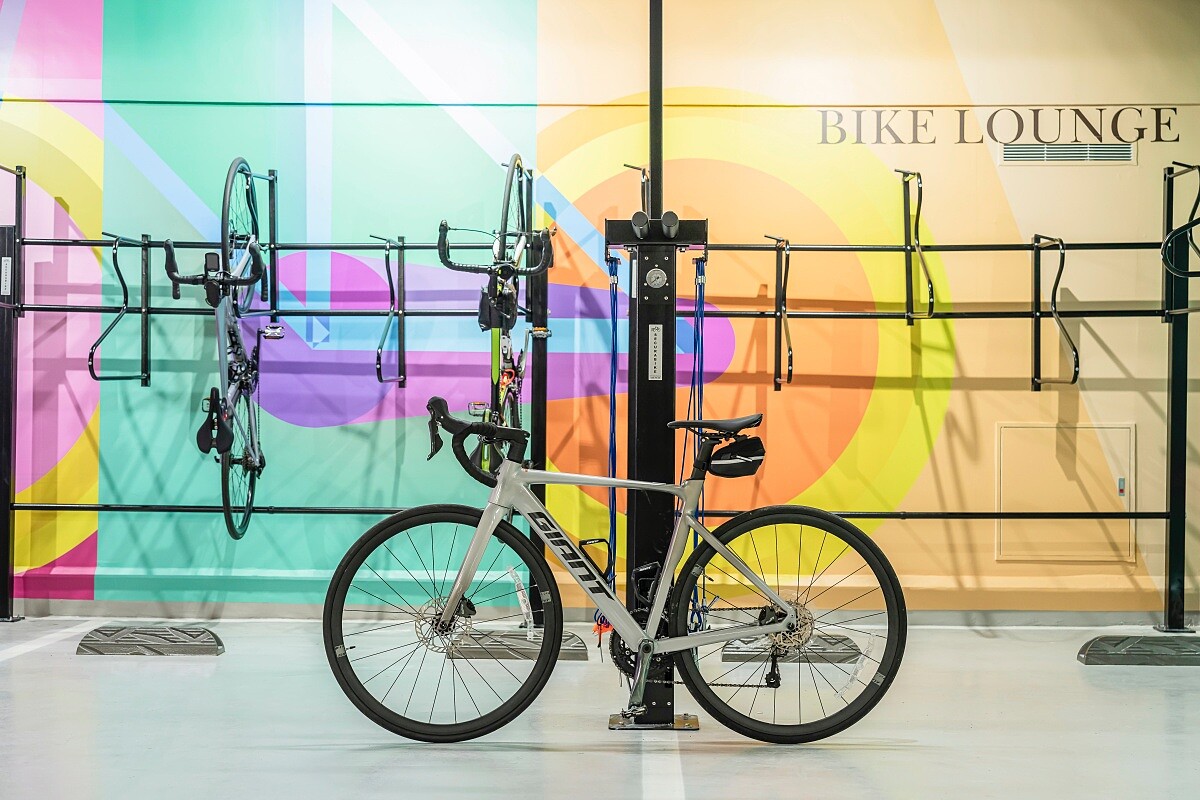 專案由酒店攜手「GIANT 捷安特」、「自行車文化探索館」與城市電輔車品牌「Momentum」共同規劃。