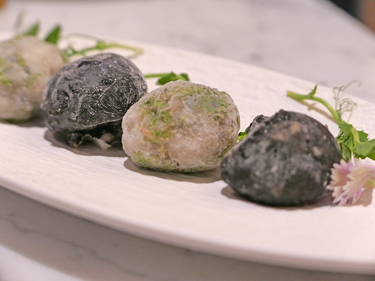 手打漿系列有「澎湖海外蝦漿」與「墨魚花枝丸」，皆由廚藝團隊手工自製。