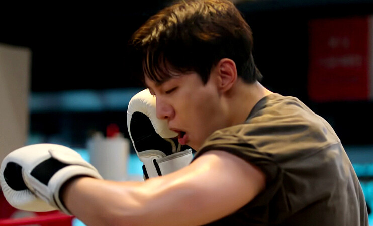 《現金英雄》李俊昊飾演的常雄開始為行善做訓練