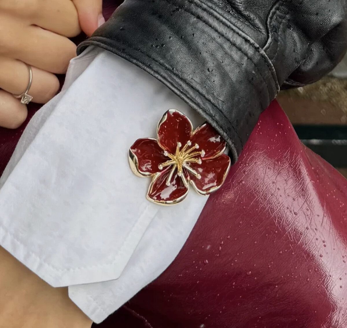 只要有扣子就可以輕易妝點上去。