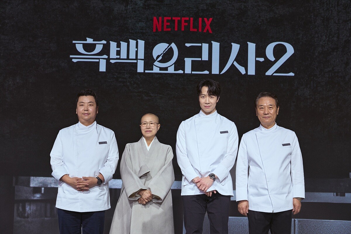 Netflix《黑白大廚2》記者會上四位白湯匙主廚共同出席，包括「寺剎飲食」專家善財法師。