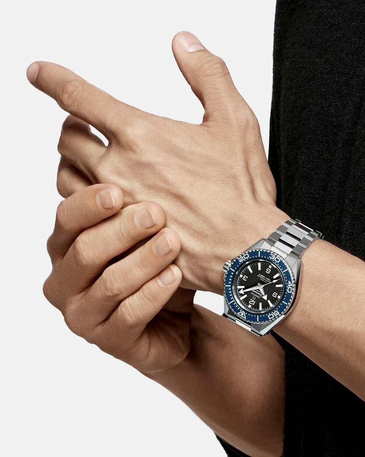 朴寶劍穿搭示範OMEGA海馬腕錶2025新款