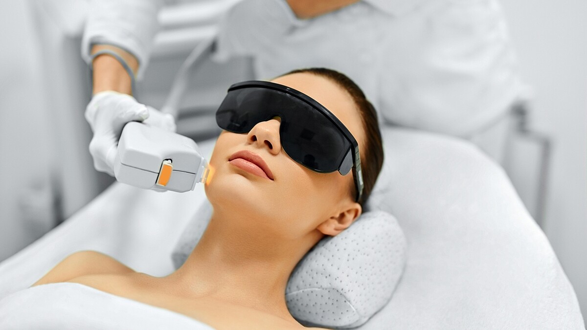 為什麼雷射除斑會反黑？皮膚科醫師完整解析光熱傷害、一次除斑的極限與新世代冷雷射