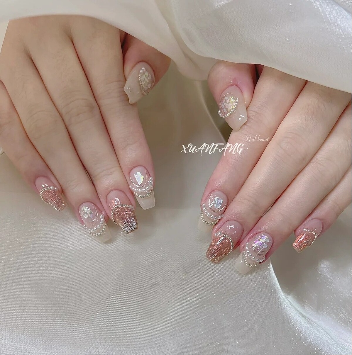 多層珍珠項鍊美甲範本(Photo/小紅書@炫方)。