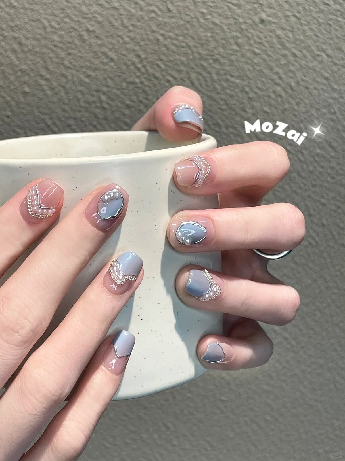 多層珍珠項鍊美甲範本(Photo/小紅書@茉哉手作穿戴甲-绮绮)。