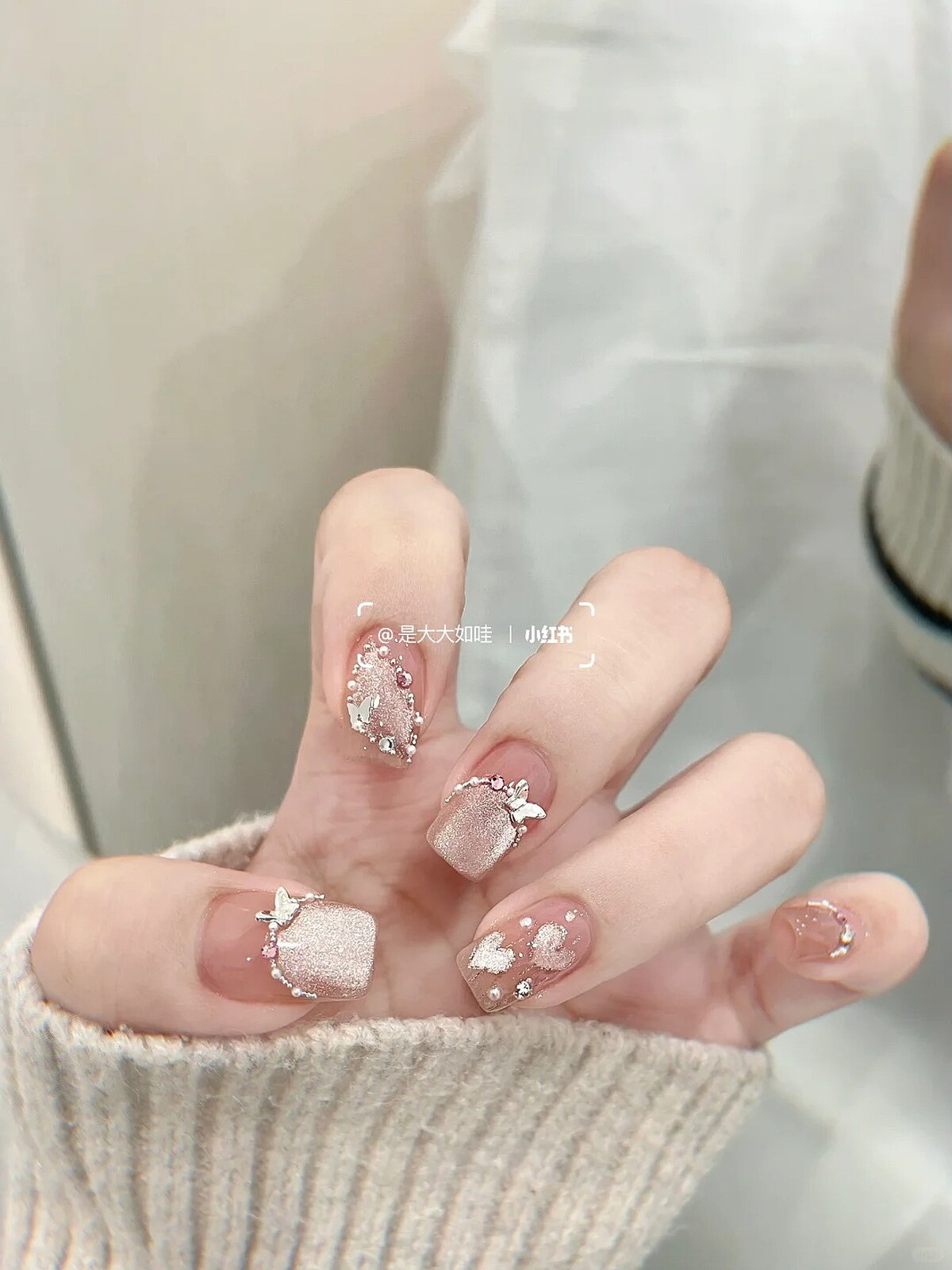 新娘系珍珠項鍊美甲範本(Photo/小紅書@是大大如哇)。