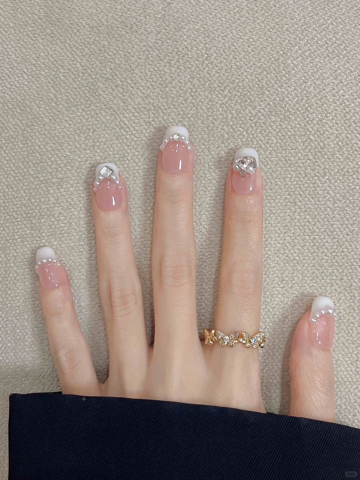 新娘系珍珠項鍊美甲範本(Photo/小紅書@浅海草)。