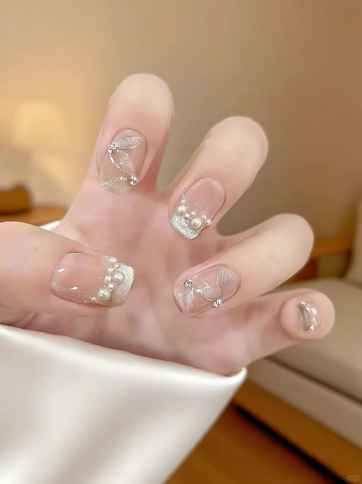 法式珍珠項鍊美甲範本(Photo/小紅書@乐扬指甲盖)。