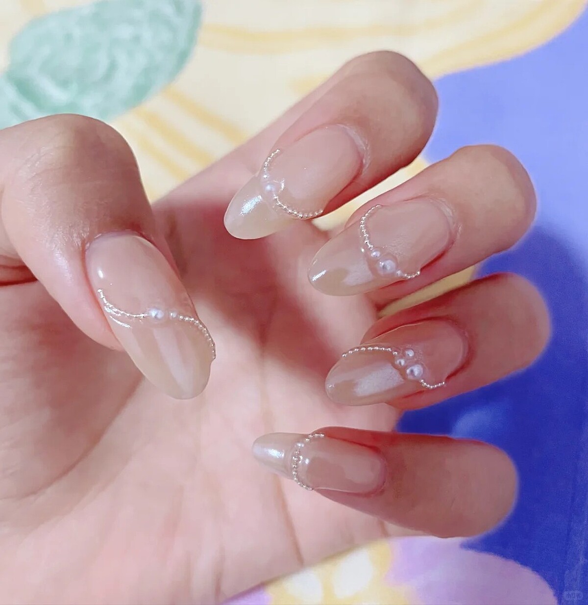 大小珍珠項鍊美甲範本(Photo/小紅書@黑黑黑美)。