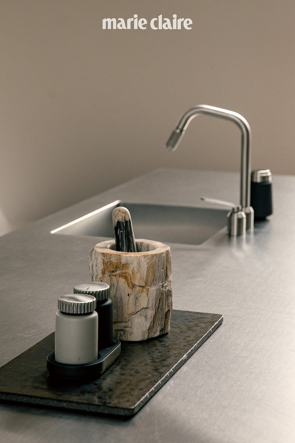 Vipp 的小物件也很值得一看，像是簡約卻可愛的調味罐，是打造空間風格不可或缺的元素之一。