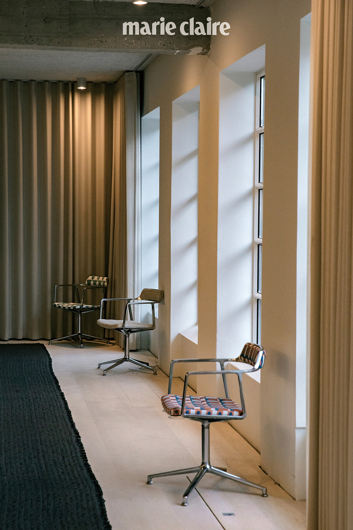 除了經典款式，Vipp 也為自家的 Swivel Chair 訂製了限量版本，讓每間 Guesthouse 都有專屬花色，展現不同空間的魅力。