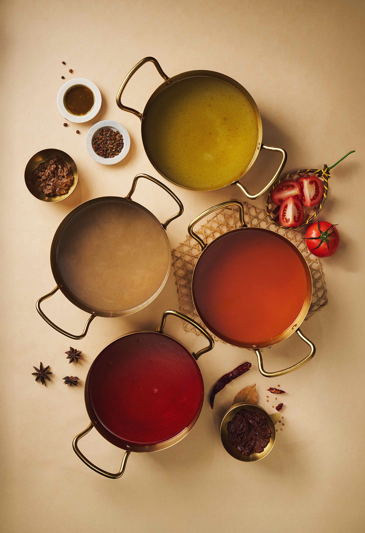 賴山嶼推出季節限定「南洋風叻沙湯」,以多層次香料堆疊出酸、香、辣交織的南洋風味,為冬季餐桌注入截然不同的熱帶氣息,暖胃之餘也相當開胃。