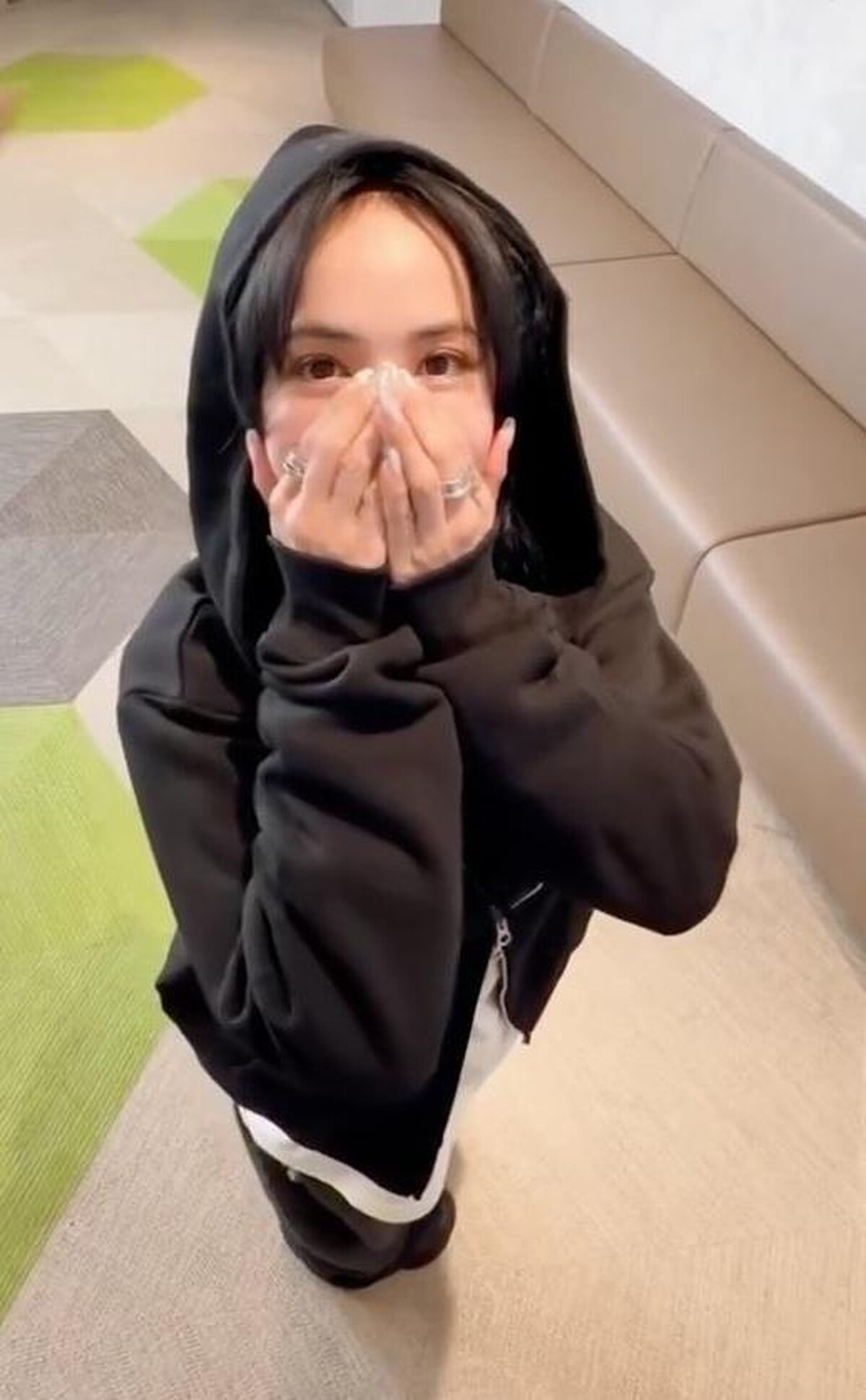 寶格麗品牌代言人蔡依林於《PLEASURE》演唱會幕後花絮照配戴寶格麗B.zero1系列珠寶_credit@jolin_cai