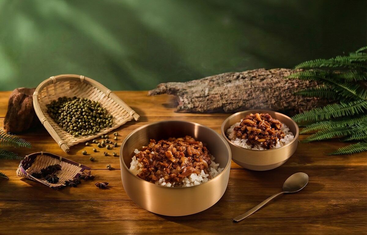 「青花椒滷肉飯」麻辣溫潤又令人回味,打造獨特椒麻滋味,大碗49元、小碗39元。