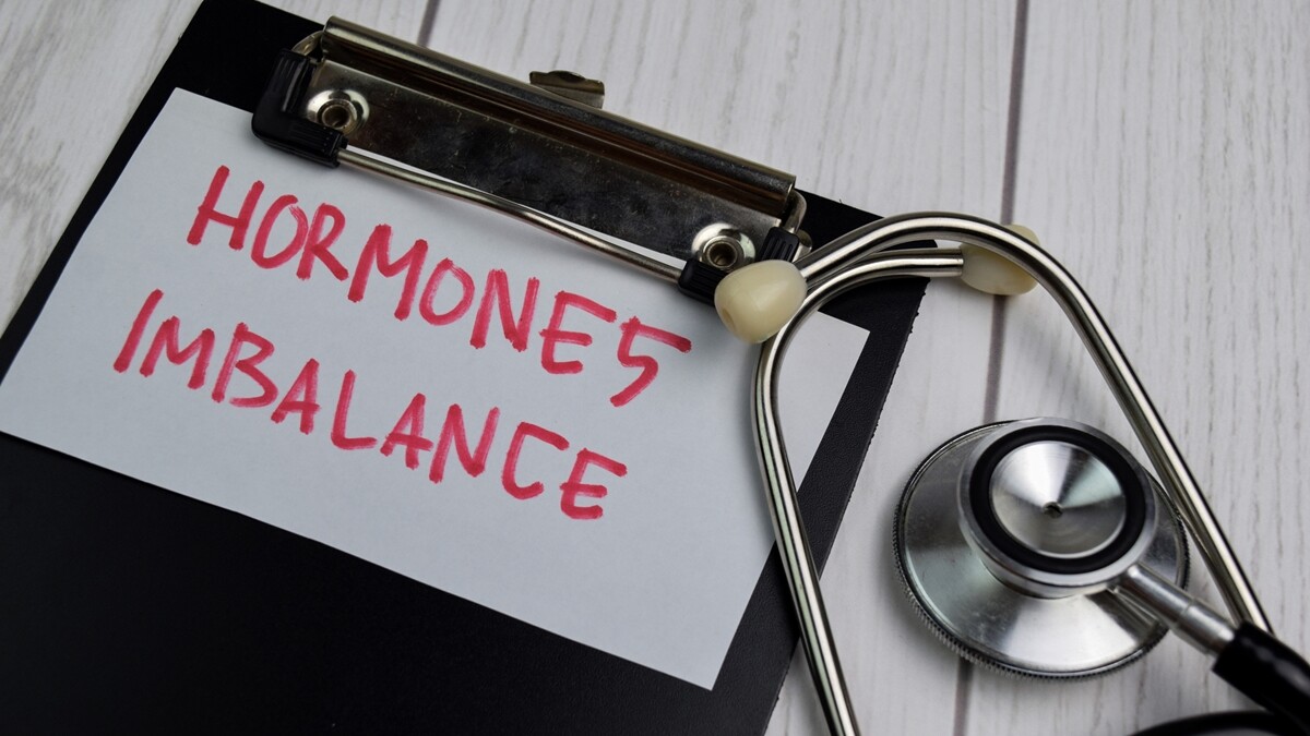 「荷爾蒙失衡」真的存在嗎？醫師揭露 TikTok 健康風潮背後的真相