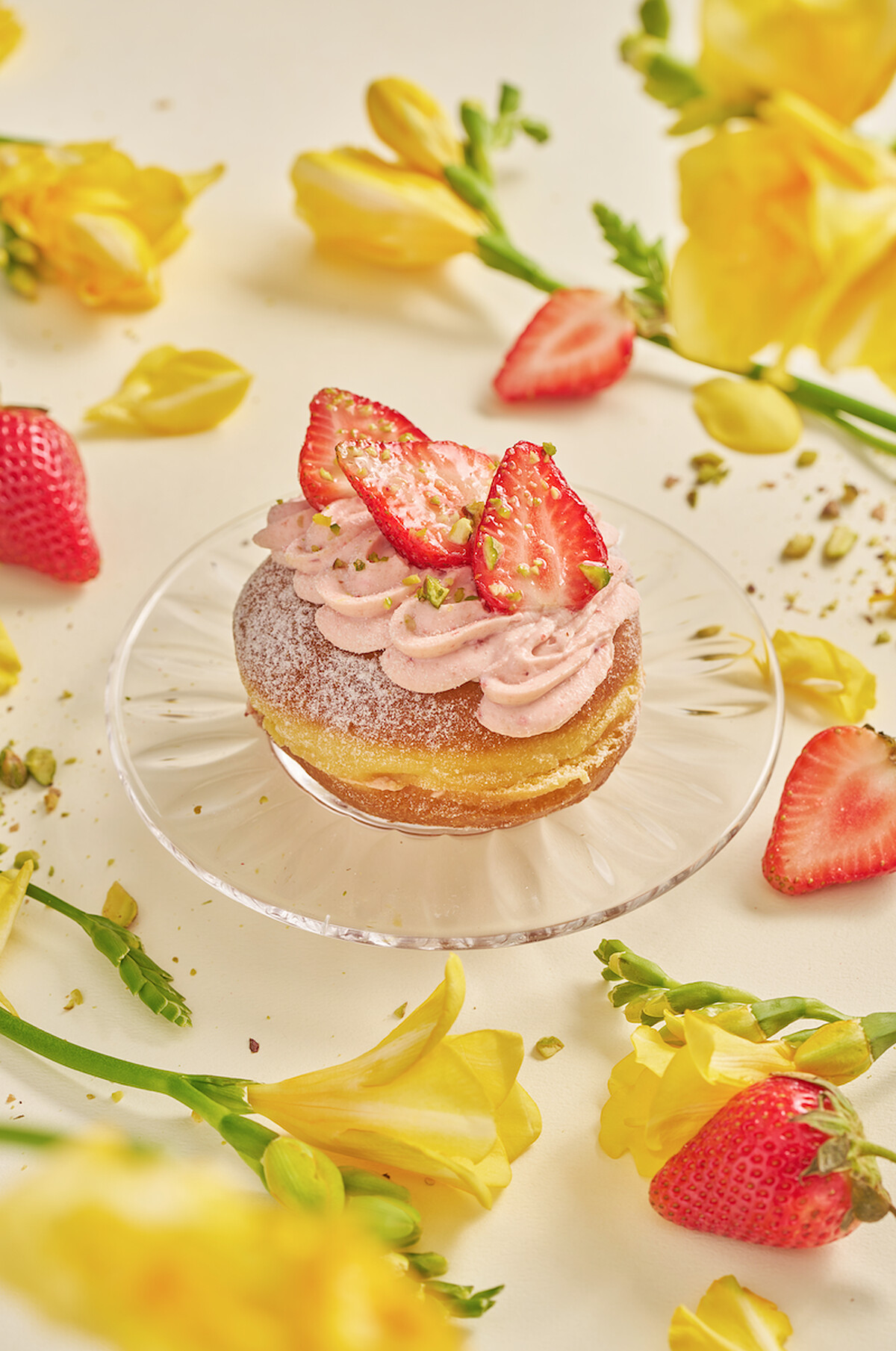 粉雪草莓口味生甜甜圈(圖片來源/雪系町生ドーナツ提供)