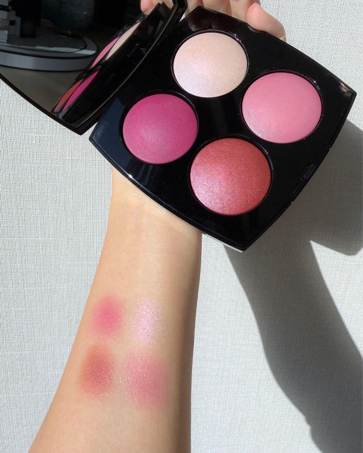 香奈兒酒紅限量眼頰盤，NT3,660