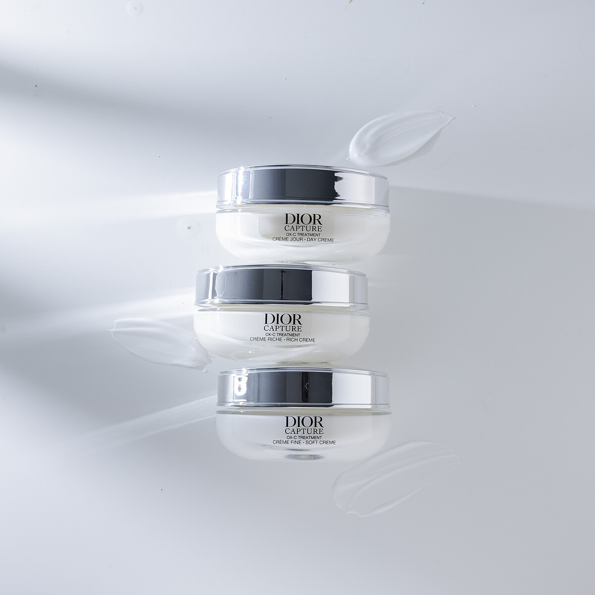 圖說：（由上至下）迪奧逆時活氧膠原霜、迪奧逆時活氧輕質乳霜、迪奧逆時活氧膠原特潤霜。